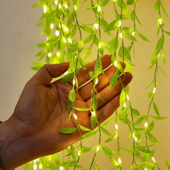 Guirnalda Enredadera con Luz LED y Panel Solar: ¡Magia Natural y Luz sin Gastar! ✨
